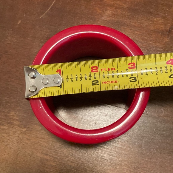 Beautiful red resin bangle  by Iris Apfel. Wore it a few times. - Picture 2 of 6